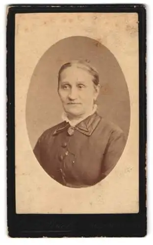 Fotografie Carl Buck, Regensburg, Am Petersthor, Porträt einer älteren Dame