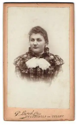 Fotografie P. Lund jr., Uelsbyholz bei Uelsby, Porträt einer Dame