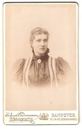 Fotografie Emil Tiedemann, Hannover, Ernst August Platz 5, Porträt einer Dame