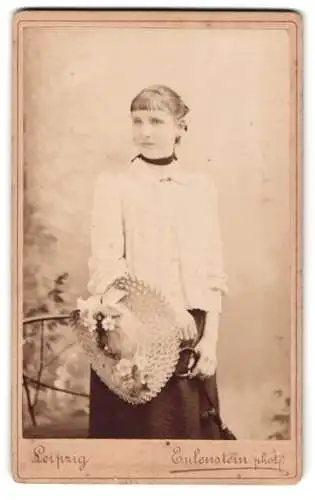 Fotografie Eulenstein, Leipzig, Tauchaer Strasse 6, Porträt einer jungen Frau mit Hut