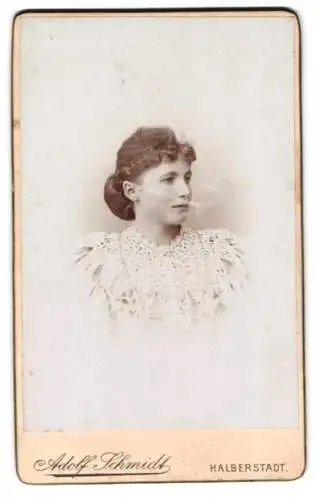 Fotografie Adolf Schmidt, Halberstadt, Spiegelstr. 16, Porträt einer jungen Frau