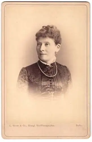 Fotografie L. Haase & Co., Berlin, Unter den Linden 62, Porträt einer Dame