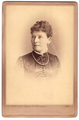 Fotografie L. Haase & Co., Berlin, Unter den Linden 62, Porträt einer Dame