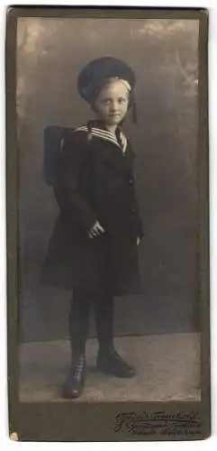 Fotografie Friedr. Fennekohl, Geestemünde, Adolfstr. 8, Kind im Matrosenanzug