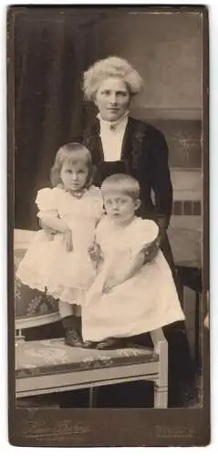 Fotografie Hans Bohne, Kamenz, Bautznerstr., Dame mit zwei Kindern