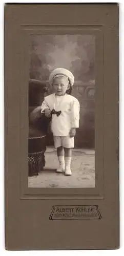 Fotografie Albert Kohler, Nürnberg, Meisterleinsplatz 10, Porträt eines Kindes in Matrosenkleidung