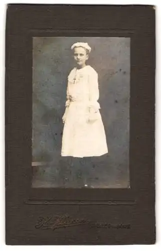 Fotografie H. Kleinen, Steele, Grandplatz 8, Mädchen im weissen Kleid