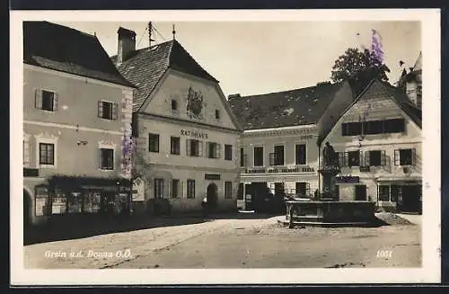 AK Grein a. d. Donau, Hotel Goldenes Kreuz, Rathaus und Geschäft mit Ansichtskarten-Verkauf