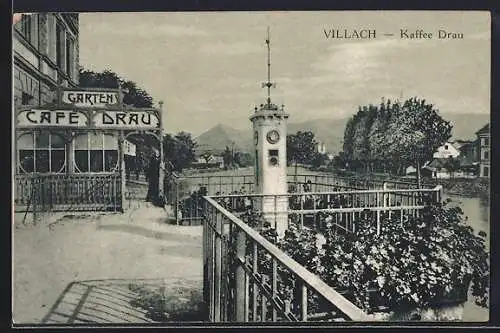 AK Villach, Kaffee Drau mit Denkmal und Bergpanorama