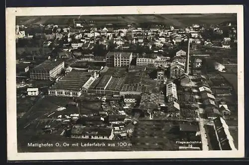 AK Mattighofen /O. Oe, Ortsansicht mit Lederfabrik, Fliegeraufnahme