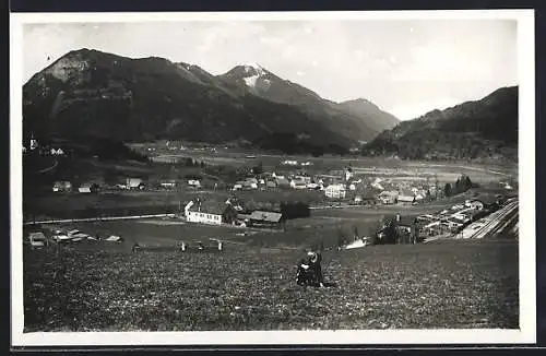 AK Scheifling /Steiermark, Gesamtansicht mit Bahnstrecke u. Bergpanorama