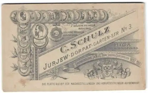 Fotografie C. Schulz, Jurjew, Garten-Str Nr. 3, kgl. Wappen, Medaillen und Anschrift des Atelier