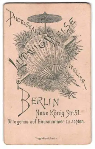 Fotografie Ludwig Weise, Berlin, Neue König Str. 51, Bambusfächer mit Schirm samt Anschrift des Atelier