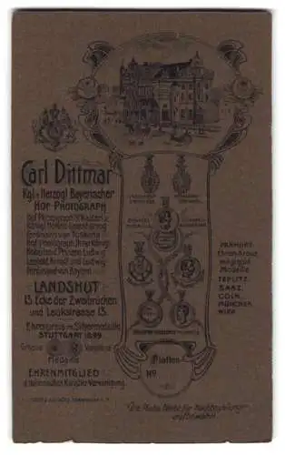 Fotografie Carl Dittmar, Landshut, Ecke der Zweibrücken und Leuskinasse 13, Ateliershaus über Anschrift des selbigen