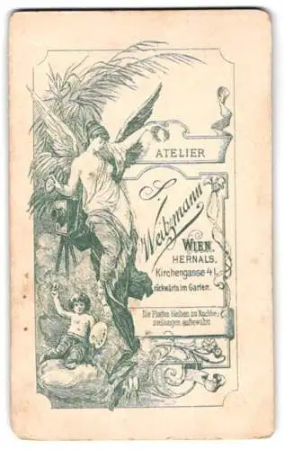 Fotografie S. Weitzmann, Wien, Kirchengasse 41, halbnackter Engel mit Plattenkamera und Kind mit Malpalette