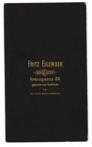 Fotografie Fritz Eilender, Köln, Kreuzgasse 22, floraler Verzierung auf schwarzem Grund mit Anschrift des Atelier
