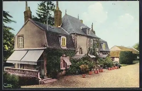 AK Mézilles /Yonne, Le Charme d`une maison de campagne entourée de verdure