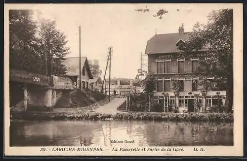 AK Laroche-Migennes, La Passerelle et Sortie de la Gare
