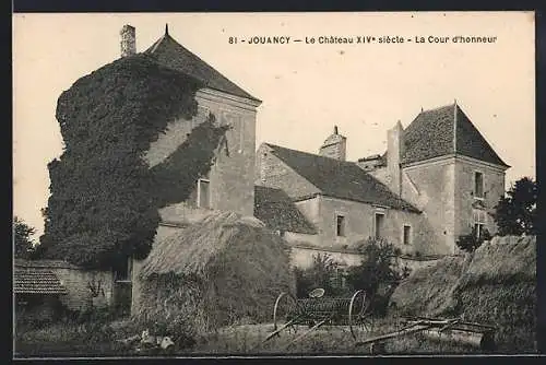 AK Jouancy, Le Château XIVe siècle, La Cour d`honneur