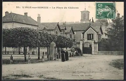 AK L`Isle-sur-Serein, La Place du Château