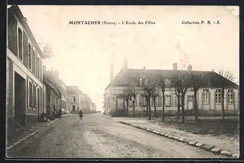 AK Montacher /Yonne, L`École des Filles et la rue principale