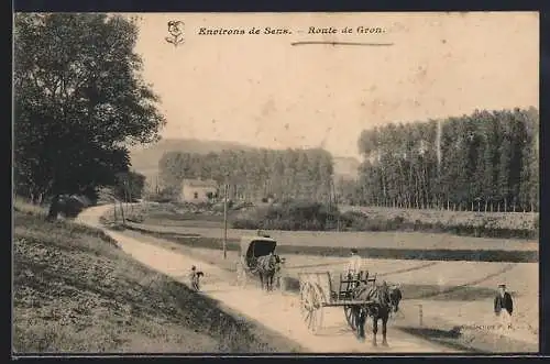 AK Sens, Route de Gron avec charrettes à cheval dans un paysage rural