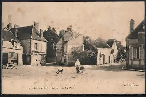AK Grandchamp /Yonne, La Place