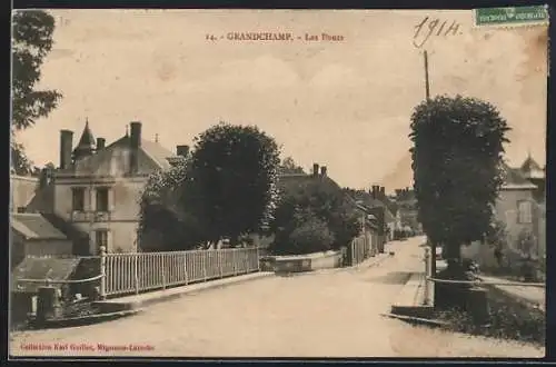 AK Grandchamp, Les Ponts et maisons bordant la rue principale