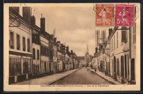 AK Villeneuve-l`Archevêque /Yonne, Rue de la République