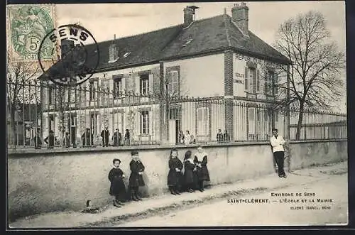 AK Saint-Clément, L`École et la Mairie