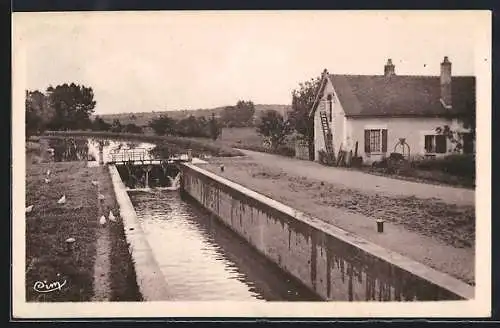 AK Vincelles /Yonne, Le Canal et l`Écluse