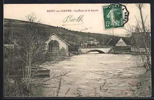 AK Pont-sur-Vanne, Le Pont et le Lavoir