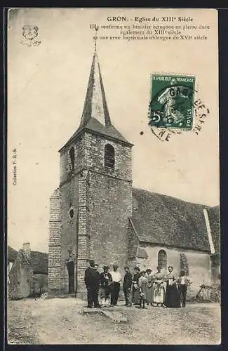 AK Gron, Église du XIIIe siècle avec habitants devant l`entrée