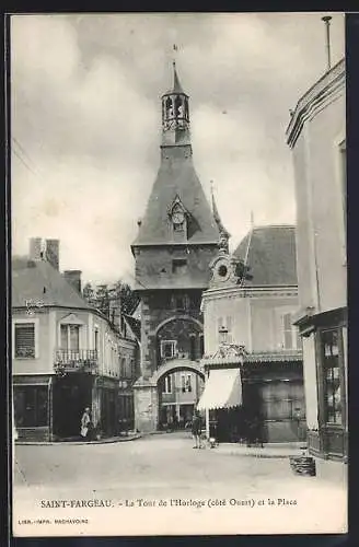 AK Saint-Fargeau, La Tour de l`Horloge, côté Ouest, et la Place