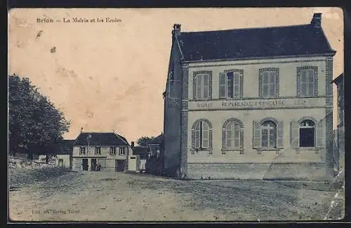 AK Brion, La Mairie et les Écoles