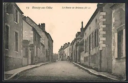 AK Bussy-en-Othe, La Route de Brienon, N° 2