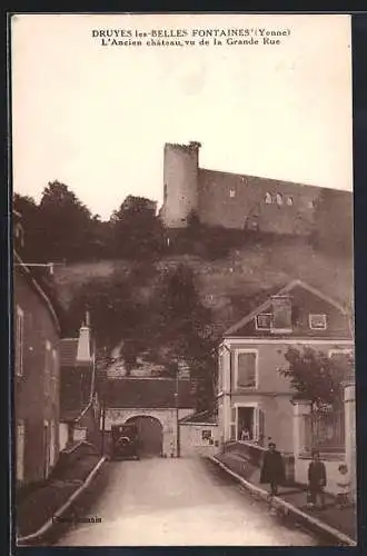 AK Druyes-les-Belles-Fontaines /Yonne, L`Ancien château vu de la Grande Rue