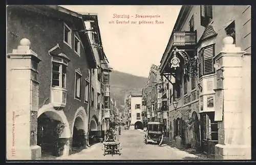 AK Sterzing, Strassenpartie mit Gasthaus zur goldenen Rose, Kutsche
