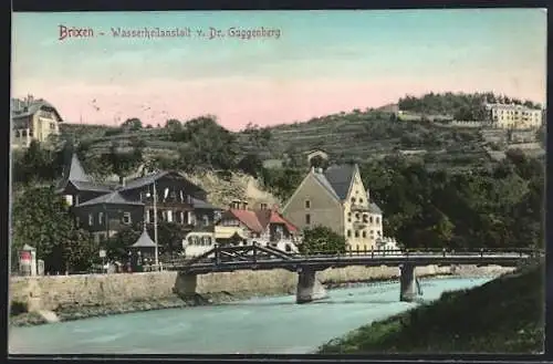 AK Brixen, Wasserheilanstalt von Dr. Guggenberg, Uferpartie mit Brücke