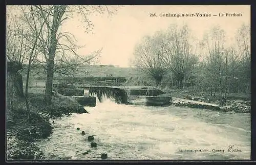 AK Coulanges-sur-Yonne, Le Perthuis et la rivière environnante en automne