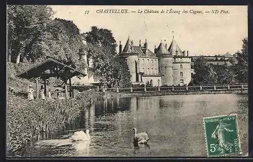 AK Chastellux, Le Château de l`Étang des Cygnes et les cygnes sur l`eau