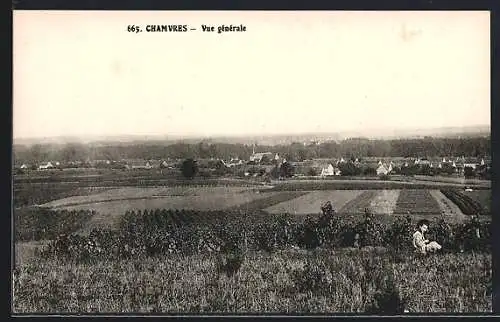 AK Chamvres, Vue générale du village et des champs environnants