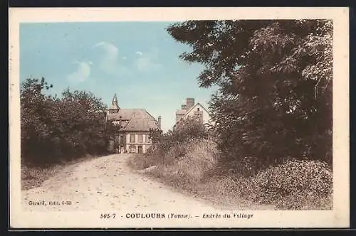 AK Coulours /Yonne, Entrée du village