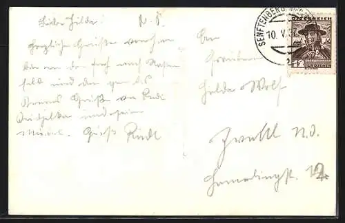 AK Krems a. d. Donau, Strassenpartie mit Turmgebäude und Gabelung