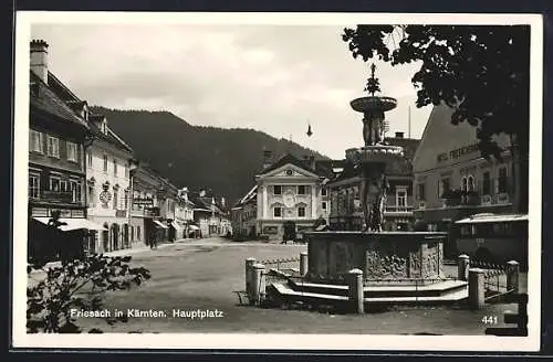 AK Friesach, Hauptplatz mit Brunnen und Geschäften