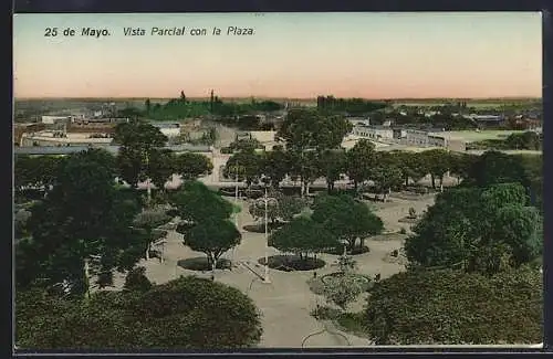 AK 25 de Mayo, Vista Parcial con la Plaza
