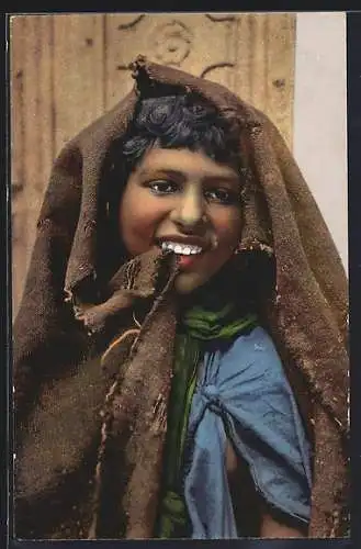AK Tripoli, una piccola mendicante, niedliches arabisches Mädchen mit Decke