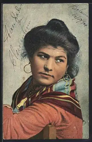 AK Neapel, Junge Frau mit Haarknoten schaut seitlich