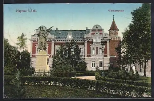 AK Haynau i. Schl., Wilhelmsplatz mit Kriegerdenkmal