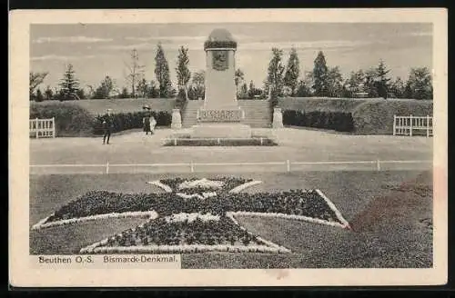 AK Beuthen, Frauen und Kind am Bismarck-Denkmal